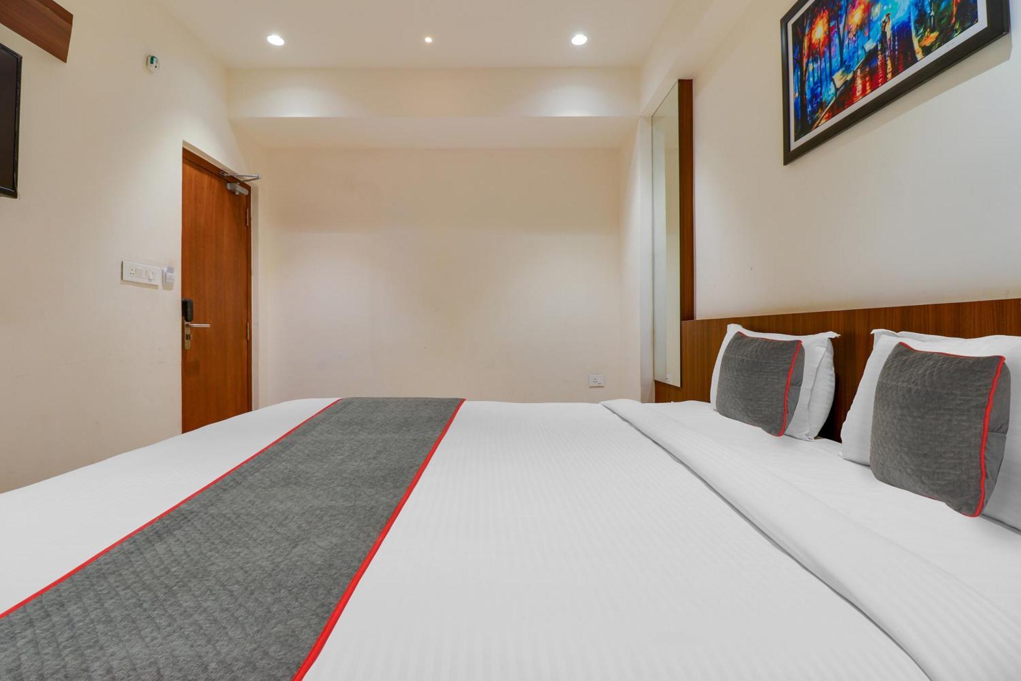 Super Townhouse Rcc Lamps Hotel Visakhapatnam Bagian luar foto