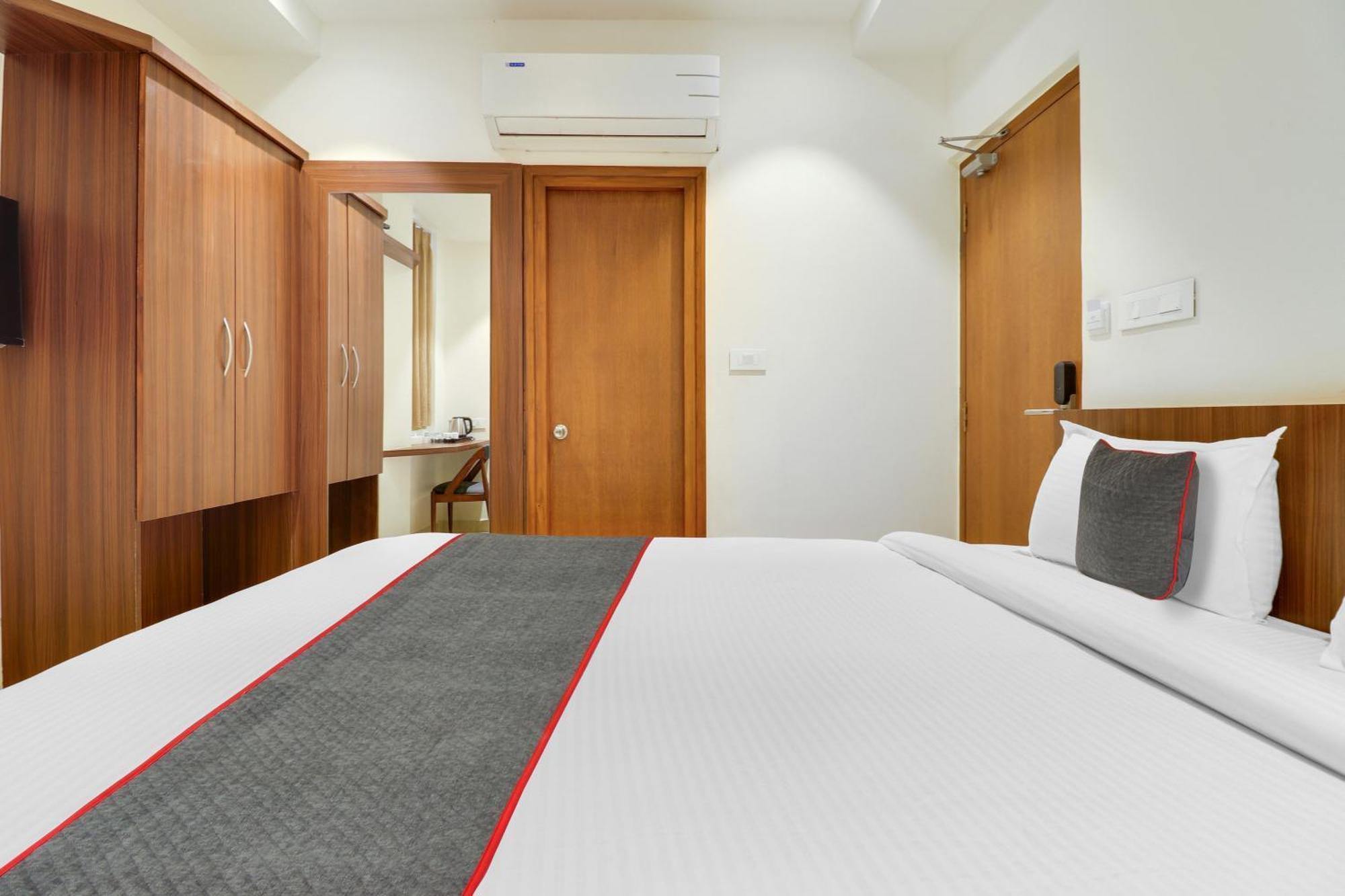 Super Townhouse Rcc Lamps Hotel Visakhapatnam Bagian luar foto