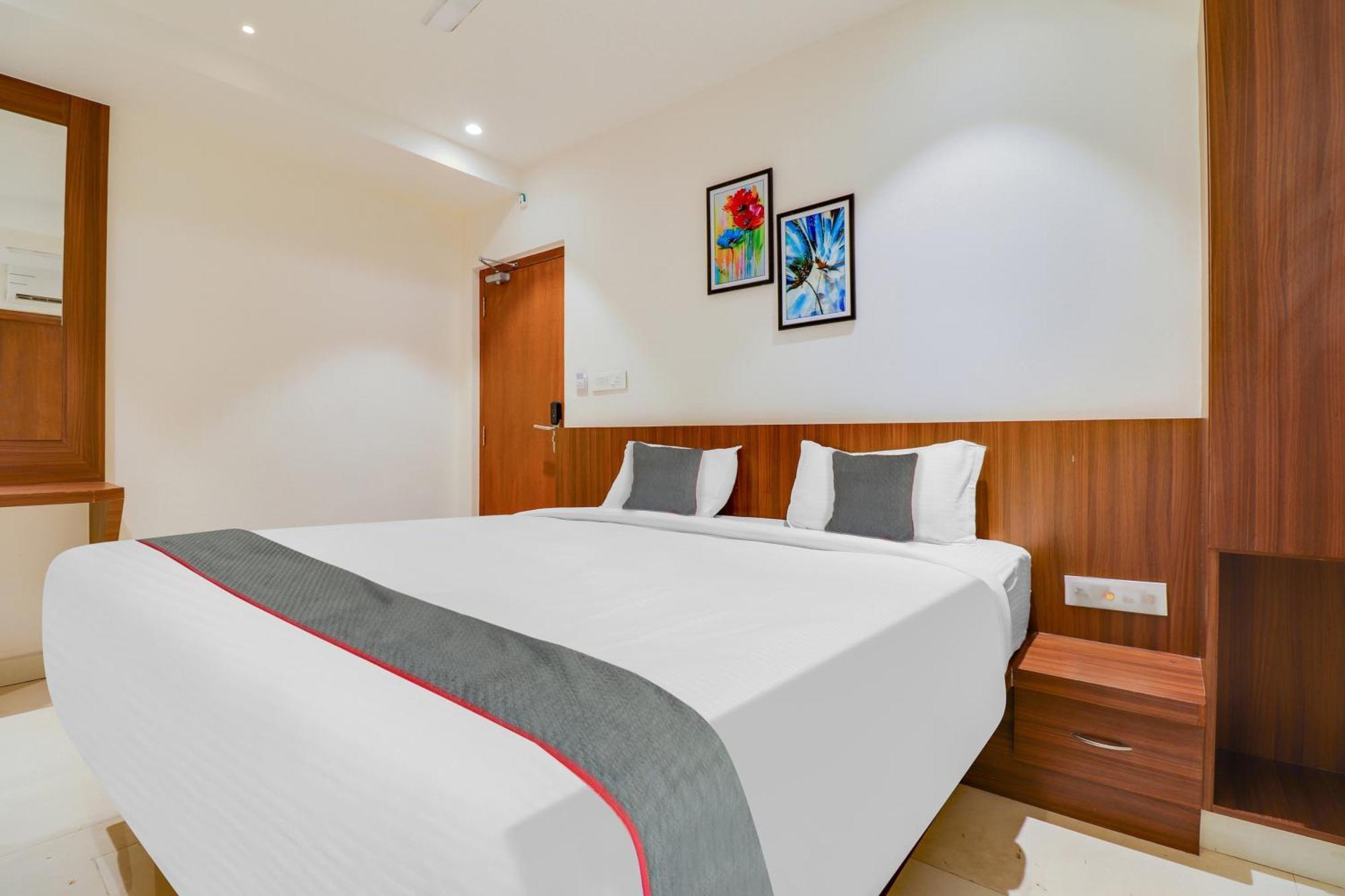Super Townhouse Rcc Lamps Hotel Visakhapatnam Bagian luar foto