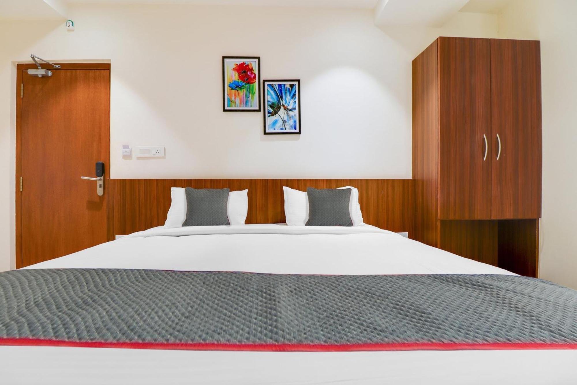 Super Townhouse Rcc Lamps Hotel Visakhapatnam Bagian luar foto