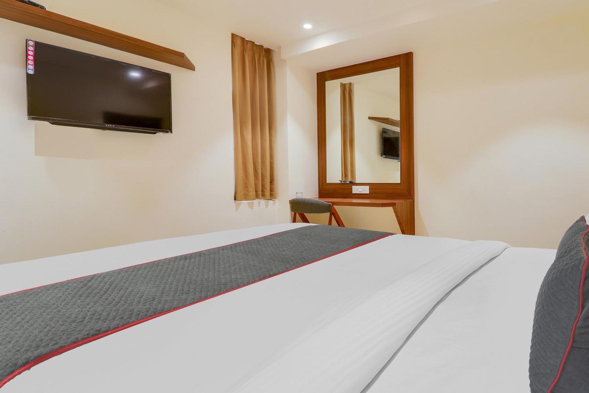 Super Townhouse Rcc Lamps Hotel Visakhapatnam Bagian luar foto